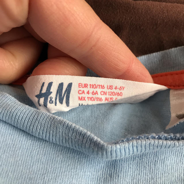 H&M(エイチアンドエム)の【プレーンズ by H&M】ダスティ柄Ｔシャツ キッズ/ベビー/マタニティのキッズ服男の子用(90cm~)(Tシャツ/カットソー)の商品写真