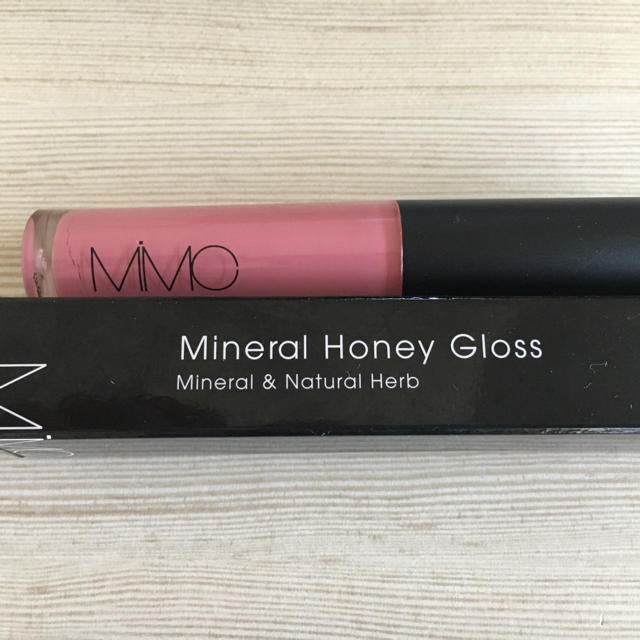 MiMC(エムアイエムシー)のMiMc ミネラルハニーグラス 110 ミューズピンク コスメ/美容のベースメイク/化粧品(リップグロス)の商品写真