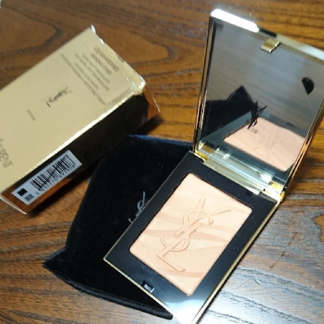 Yves Saint Laurent Beaute(イヴサンローランボーテ)の新品♡イヴ・サンローラン フェイスパウダー コスメ/美容のベースメイク/化粧品(フェイスパウダー)の商品写真