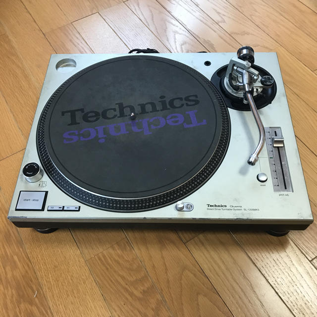 Panasonic(パナソニック)のTechnics テクニクス ターンテーブル SL-1200MK5 楽器のDJ機器(ターンテーブル)の商品写真