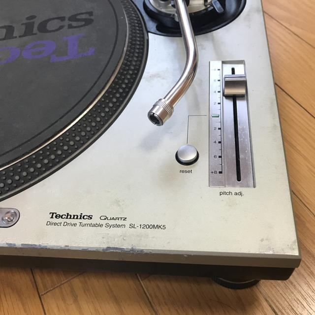 Panasonic(パナソニック)のTechnics テクニクス ターンテーブル SL-1200MK5 楽器のDJ機器(ターンテーブル)の商品写真