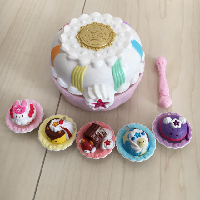 BANDAI(バンダイ)のキラキラプリキュアアラモード♡スイーツパクト エンタメ/ホビーのおもちゃ/ぬいぐるみ(キャラクターグッズ)の商品写真