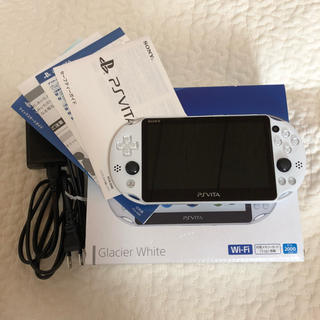 プレイステーションヴィータ(PlayStation Vita)のPSVITA ホワイト メモリーカード&ゲームセット(携帯用ゲーム機本体)