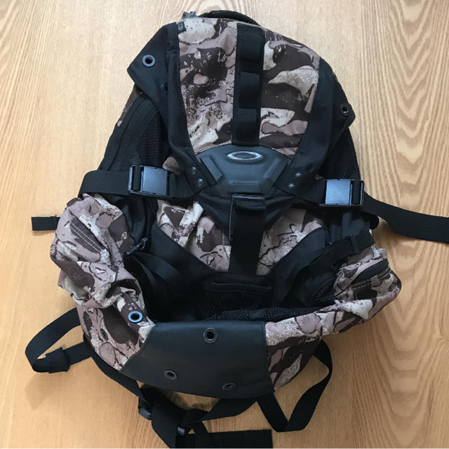 Oakley(オークリー)の※タニッチ様専用※オークリーリュック  32L 迷彩 メンズのバッグ(バッグパック/リュック)の商品写真