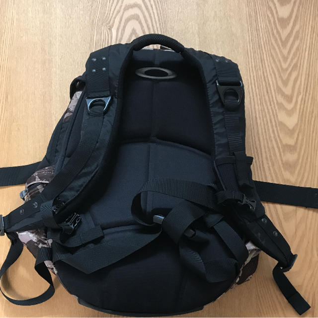 Oakley(オークリー)の※タニッチ様専用※オークリーリュック  32L 迷彩 メンズのバッグ(バッグパック/リュック)の商品写真