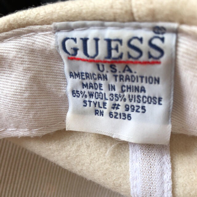 GUESS(ゲス)のGUESS    キャップ       帽子   ベージュ メンズの帽子(キャップ)の商品写真