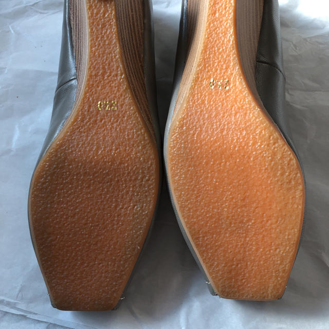 本革 グレージュパンプス レディースの靴/シューズ(ハイヒール/パンプス)の商品写真