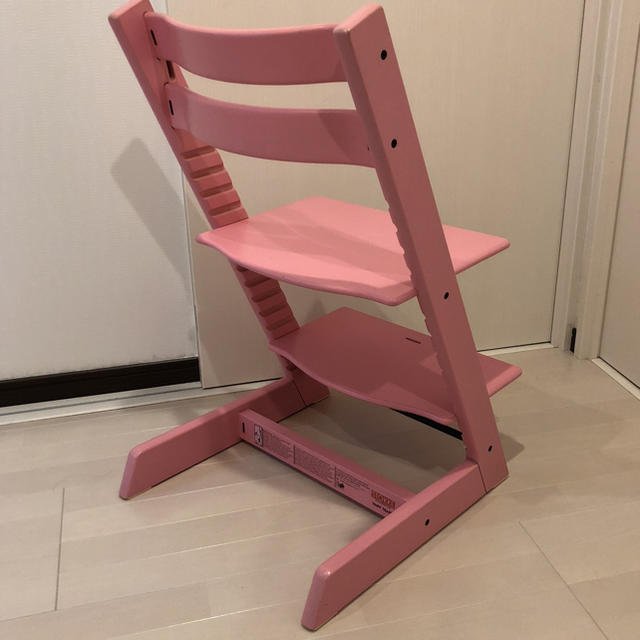 Stokke(ストッケ)のSTOKKE トリップトラップ ピンク  キッズ/ベビー/マタニティの寝具/家具(その他)の商品写真