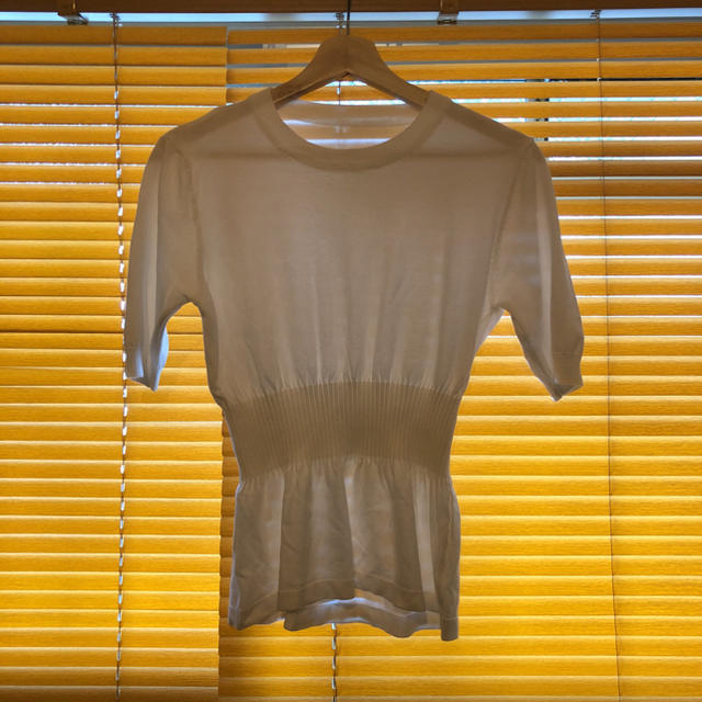 dholic(ディーホリック)のペプラム白半袖ニット レディースのトップス(ニット/セーター)の商品写真
