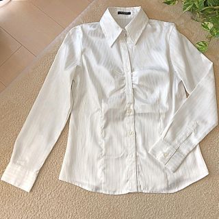 スーツカンパニー(THE SUIT COMPANY)のレディースシャツ 白色ストライプ 光沢あり(シャツ/ブラウス(長袖/七分))