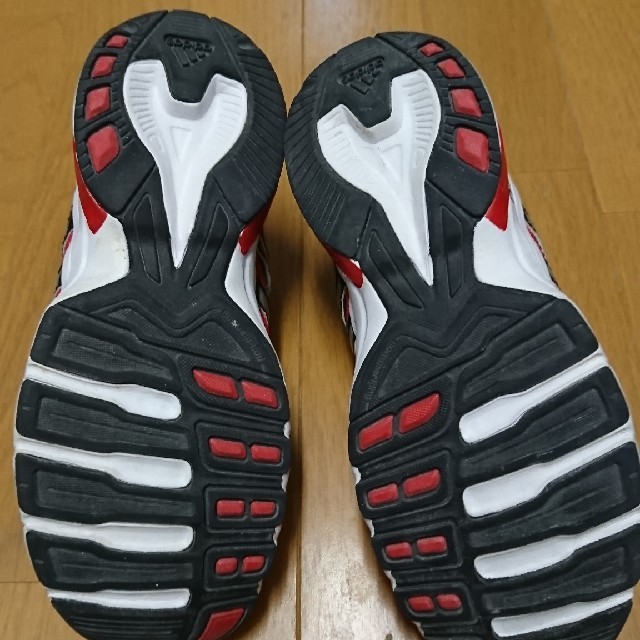 adidas(アディダス)のアディダス 22.0  キッズ/ベビー/マタニティのキッズ靴/シューズ(15cm~)(スニーカー)の商品写真