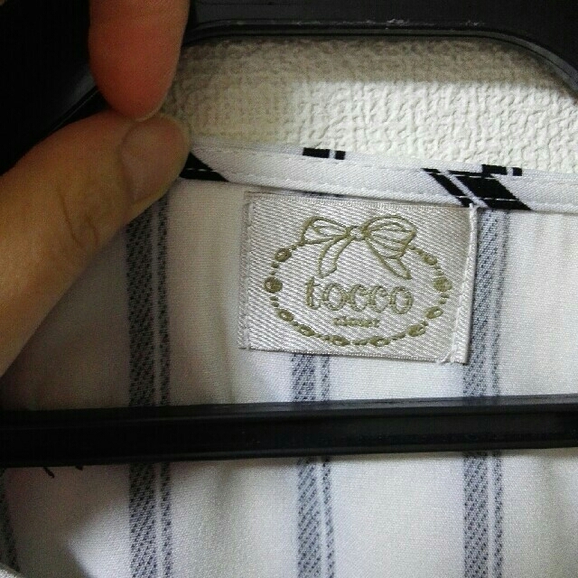 tocco(トッコ)のtocco closet ストライプ　リボン袖 レディースのトップス(シャツ/ブラウス(長袖/七分))の商品写真