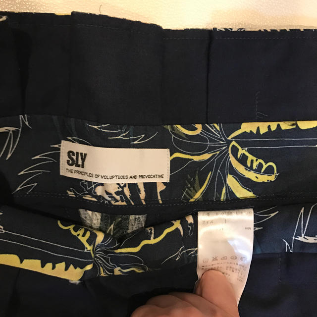 【2835】SLY jeans ボタニカル柄 カジュアルパンツ 長ズボン