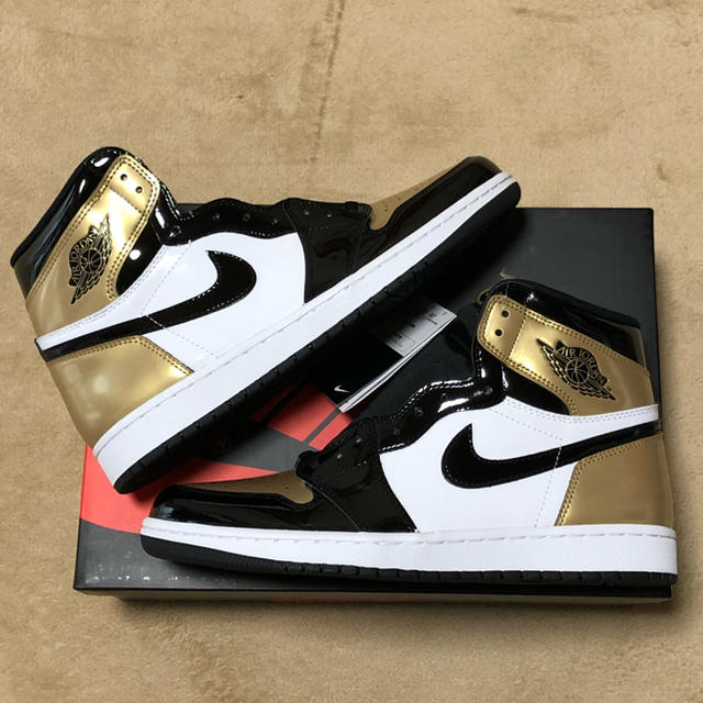 NIKE(ナイキ)の28 国内新品 AIR JORDAN 1 NRG エアジョーダン1 ゴールド 金 メンズの靴/シューズ(スニーカー)の商品写真