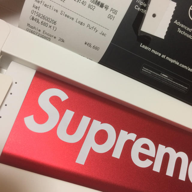 即配送！レシート原本付！supreme モバイルバッテリー