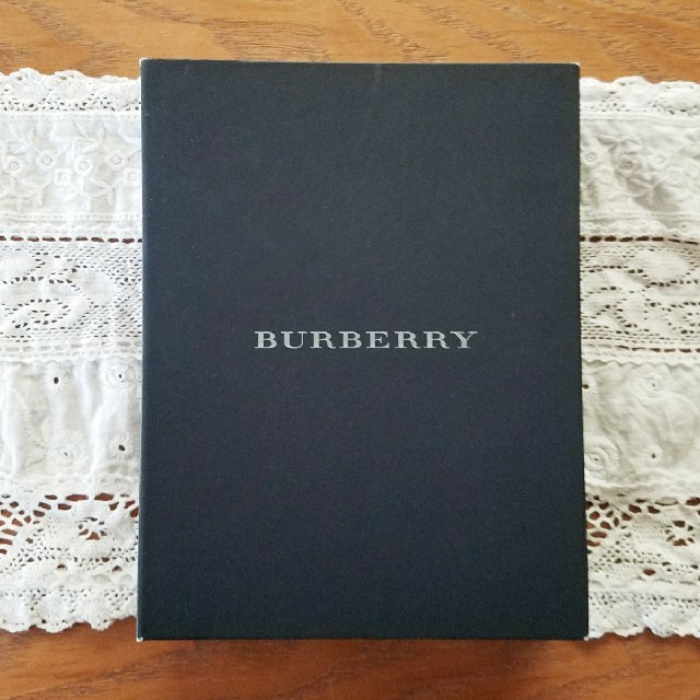 BURBERRY(バーバリー)のBURBERRY バーバリー 女の子 刺繍 ラインストーン ハンカチ  新品 レディースのファッション小物(ハンカチ)の商品写真
