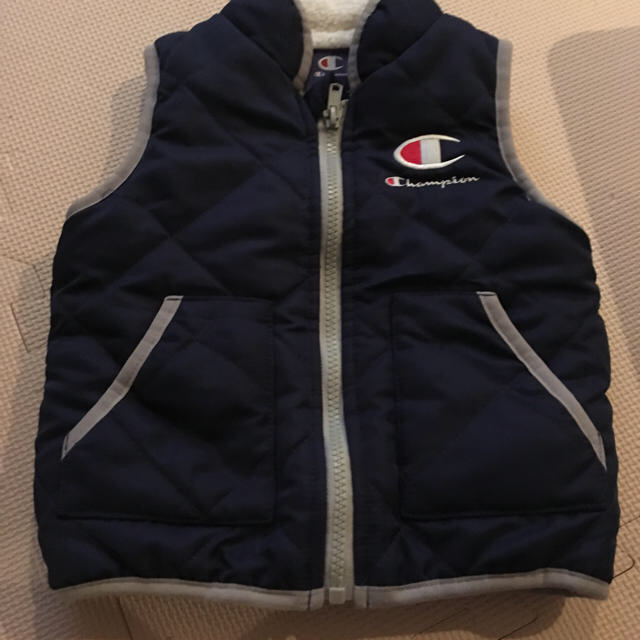 Champion(チャンピオン)のチャンピオン ダウンベスト キッズ キッズ/ベビー/マタニティのキッズ服女の子用(90cm~)(ジャケット/上着)の商品写真