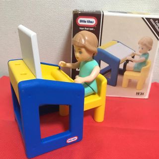 リトルタイクス(Little Tikes)のリトルタイクス☆ドールハウス用☆机と椅子と友達【ヴィンテージ品】(知育玩具)