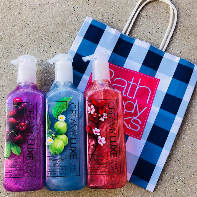 Bath & Body Works(バスアンドボディーワークス)の【送料無料】バス&ボディワークス ハンドソープ 新品 3本 コスメ/美容のボディケア(ボディソープ/石鹸)の商品写真