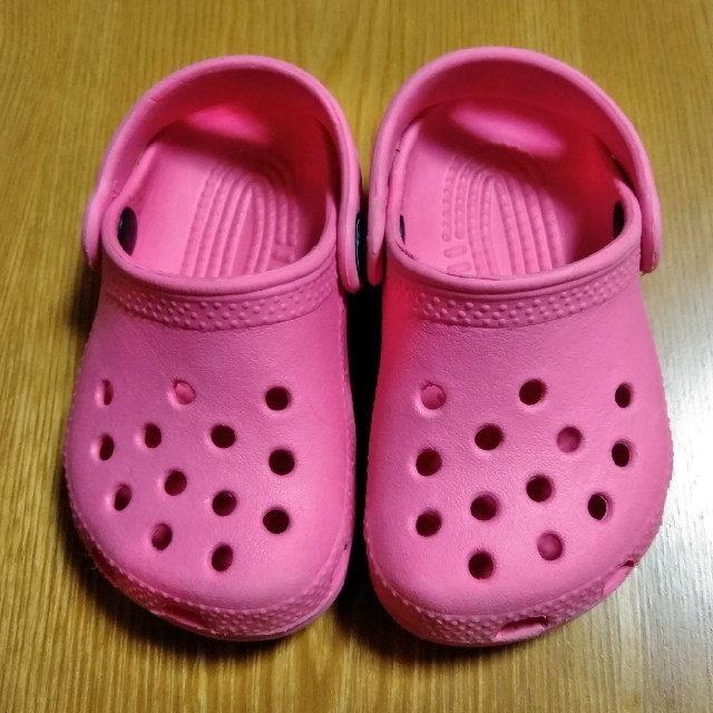 crocs(クロックス)のcrocs　クロックス　ピンク　ベビー　サンダル　12〜13cm着用可 キッズ/ベビー/マタニティのベビー靴/シューズ(~14cm)(サンダル)の商品写真