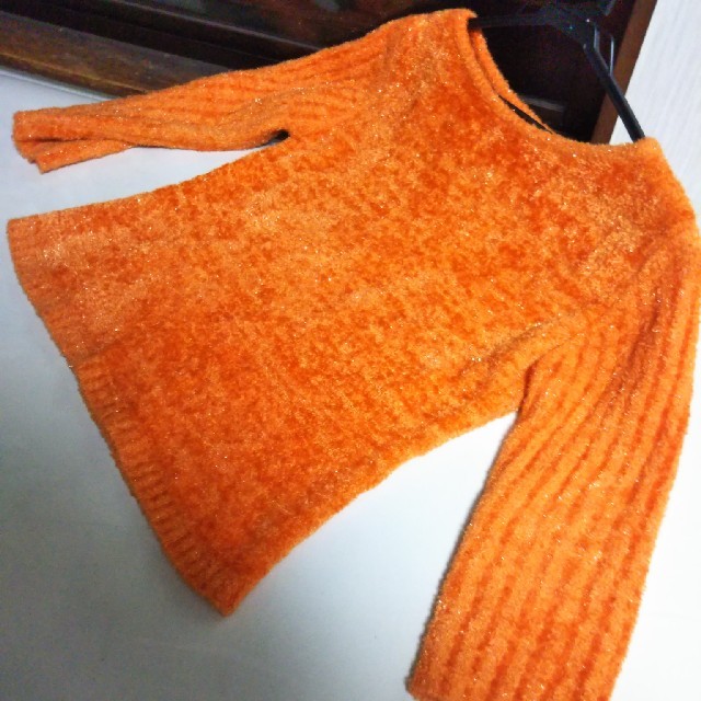 オレンジ　ニット　 レディースのトップス(ニット/セーター)の商品写真