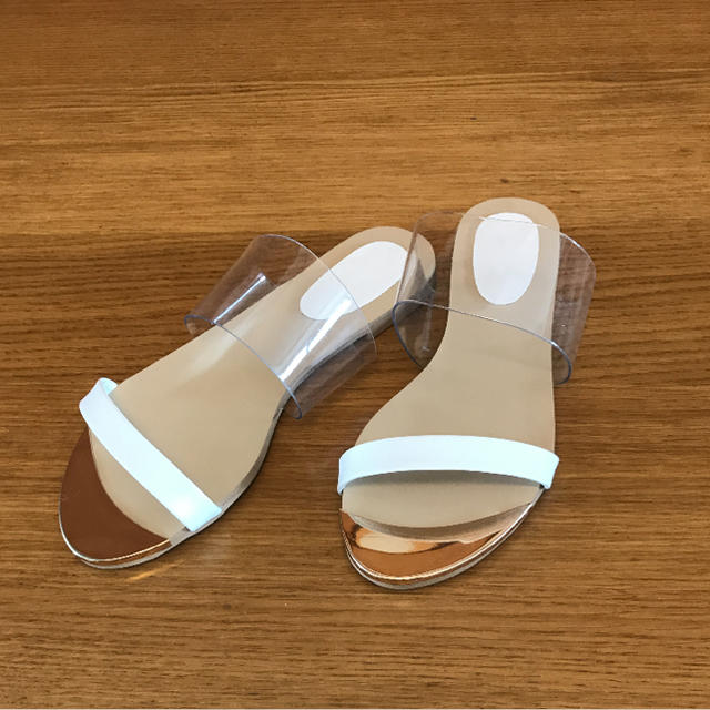 クリア ホワイト フラット サンダル新品未使用M 23cm  23.5cm レディースの靴/シューズ(サンダル)の商品写真