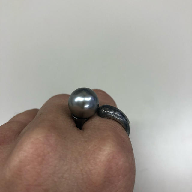 ぬこし様専用hum黒蝶パールリング レディースのアクセサリー(リング(指輪))の商品写真