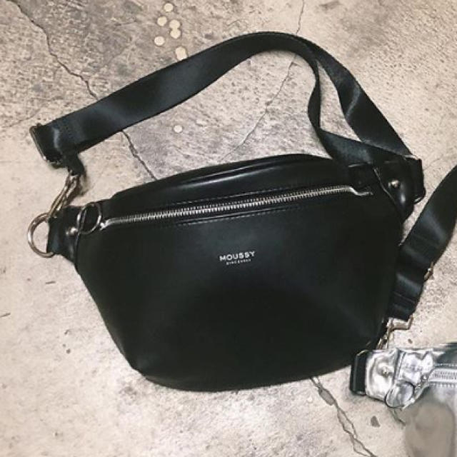 ウエストバッグ即完売品♪MOUSSY waist&shoulder BAG♪ボディバッグsly