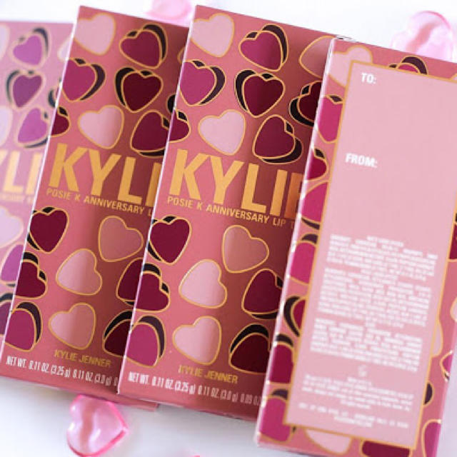 Kylie Cosmetics(カイリーコスメティックス)のKylie Cosmetics poise K コスメ/美容のベースメイク/化粧品(リップグロス)の商品写真