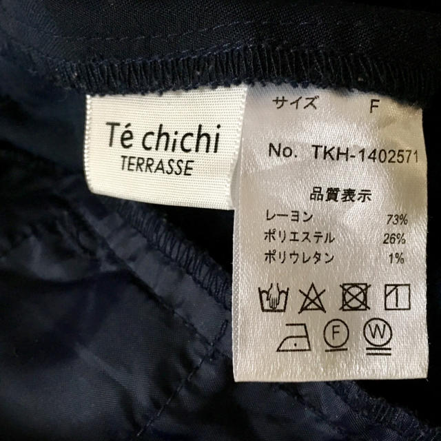 Techichi(テチチ)のテチチサイズFネイビークロップドパンツ紺色アンクル丈 レディースのパンツ(クロップドパンツ)の商品写真