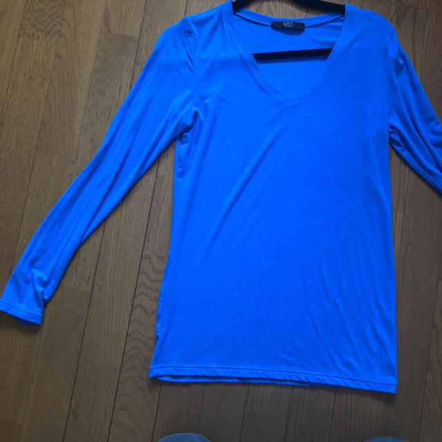 AZUL by moussy(アズールバイマウジー)のブルー ワインレッド Tシャツ レディースのトップス(Tシャツ(長袖/七分))の商品写真