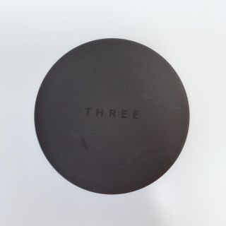 スリー(THREE)のTHREE フェイスパウダー(フェイスパウダー)