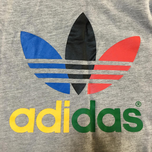 adidas(アディダス)の☆adidas☆キッズTシャツ☆サイズ100☆グレー☆ キッズ/ベビー/マタニティのキッズ服男の子用(90cm~)(Tシャツ/カットソー)の商品写真