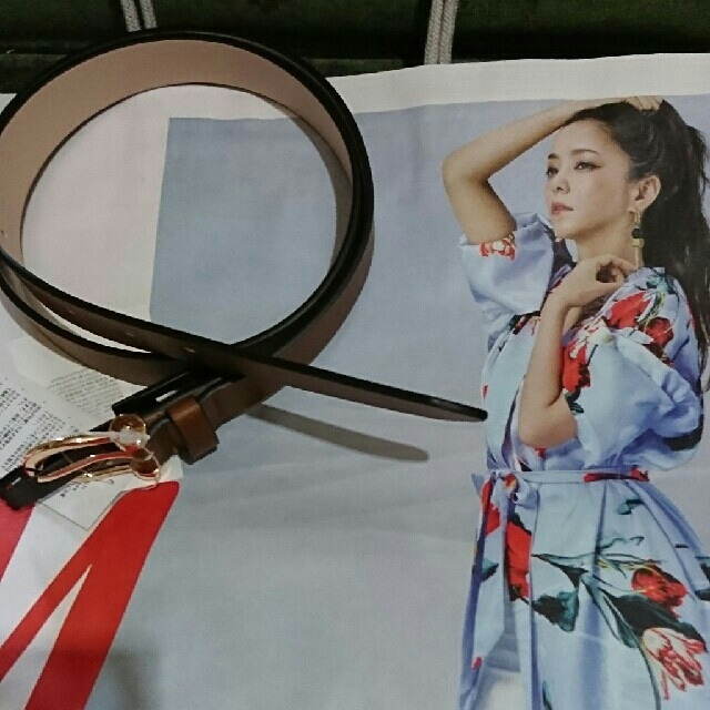 H&M(エイチアンドエム)の入手困難！安室奈美恵H&Mコラボ 茶色ベルトS(M～L相当)新品未使用 レディースのファッション小物(ベルト)の商品写真