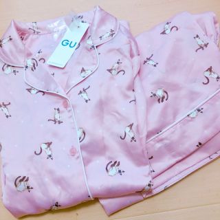 ジーユー(GU)の新品♡ GU サテンパジャマ キャット サイズM(パジャマ)