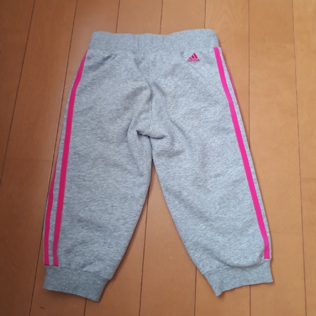 adidas(アディダス)の140㎝アディダス　クロップドパンツ キッズ/ベビー/マタニティのキッズ服女の子用(90cm~)(パンツ/スパッツ)の商品写真