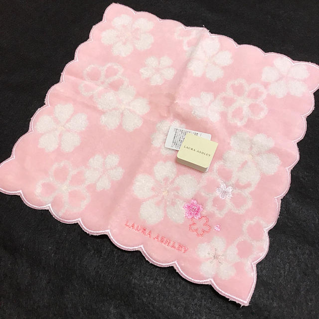 LAURA ASHLEY(ローラアシュレイ)のローラアシュレイ ハンカチ 2枚セット レディースのファッション小物(ハンカチ)の商品写真