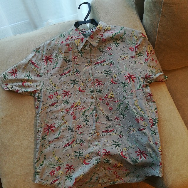 マドモワゼルノンノン アロハプリントシャツ レディースのトップス(シャツ/ブラウス(半袖/袖なし))の商品写真