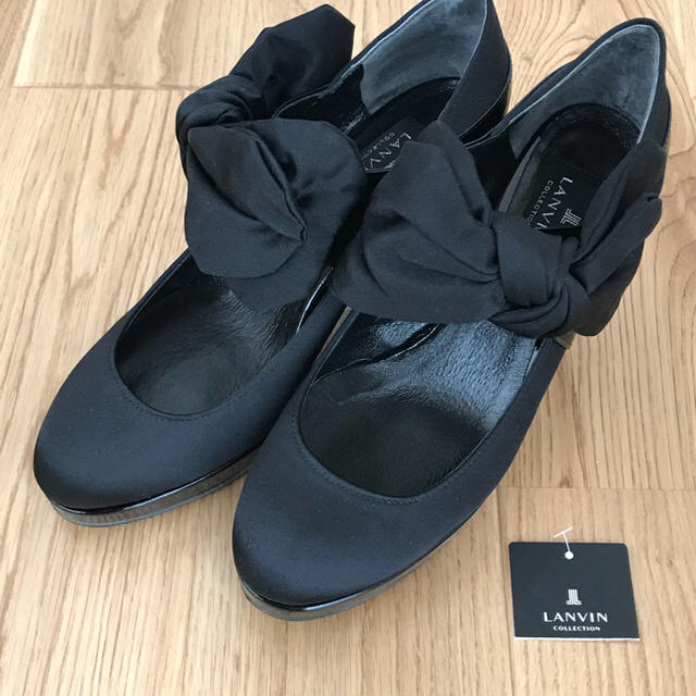 LANVIN en Bleu(ランバンオンブルー)のランバンコレクション エナメル×サテンのリボンパンプス 黒 ブラック 23.5  レディースの靴/シューズ(ハイヒール/パンプス)の商品写真