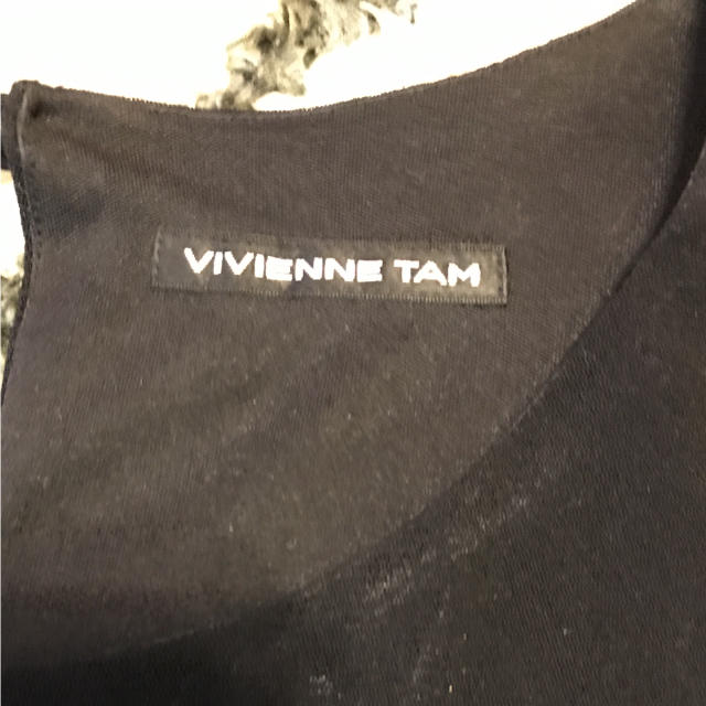 VIVIENNE TAM(ヴィヴィアンタム)のヴィヴィエンタムブラック鮮やかお花刺繍ワンピース レディースのワンピース(ひざ丈ワンピース)の商品写真