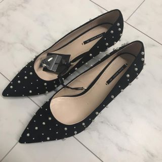 ザラ(ZARA)のZARA パール付きパンプス(ハイヒール/パンプス)