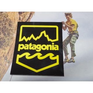 パタゴニア(patagonia)の廃番☆パタゴニア patagonia ステッカー イエロー　ロゴ(その他)