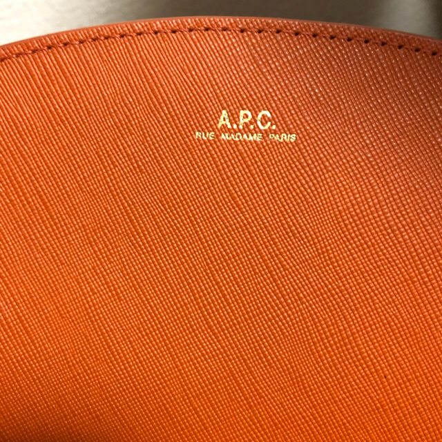 A.P.C(アーペーセー)のA.P.C ハーフムーンバッグ レディースのバッグ(ショルダーバッグ)の商品写真