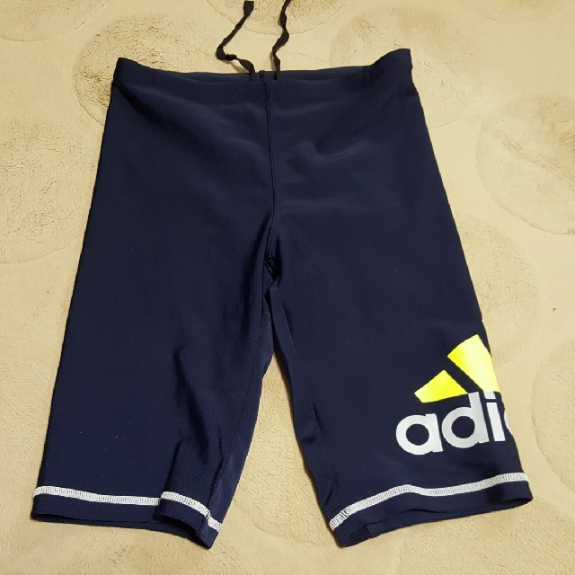 adidas(アディダス)のももさん様専用adidas男児水着(紺130) キッズ/ベビー/マタニティのキッズ服男の子用(90cm~)(水着)の商品写真