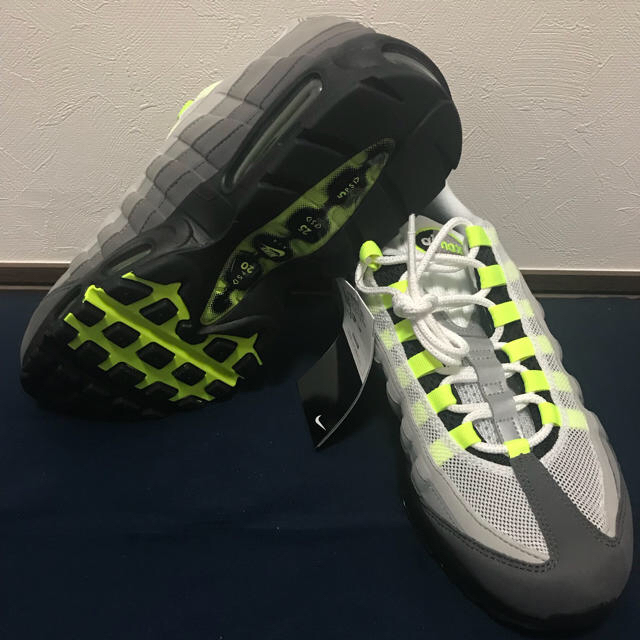 NIKE(ナイキ)のairmax 95 OG 2018 イエローグラデ メンズの靴/シューズ(スニーカー)の商品写真