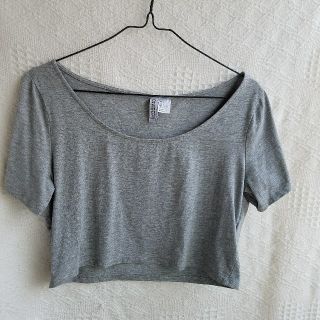 エイチアンドエム(H&M)のH&M　ショート丈　カットソー(Tシャツ(半袖/袖なし))