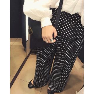 ザラ(ZARA)のZARAドット柄ワイドパンツ(カジュアルパンツ)