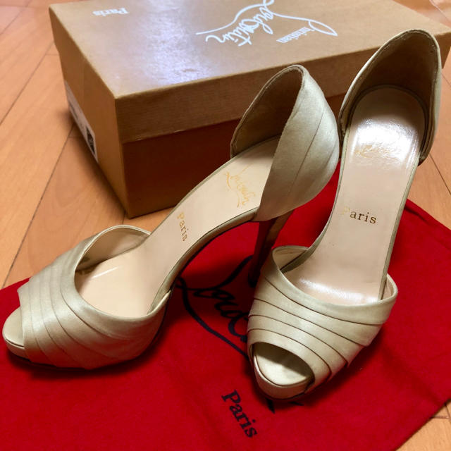 Christian Louboutin(クリスチャンルブタン)の限定セール 美品💓クリスチャンルブタン✨ゴールドベージュ オープントゥパンプス レディースの靴/シューズ(ハイヒール/パンプス)の商品写真