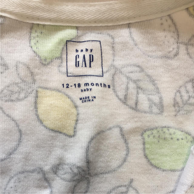 babyGAP(ベビーギャップ)の★GAP★レモン柄ロンパース キッズ/ベビー/マタニティのベビー服(~85cm)(ロンパース)の商品写真