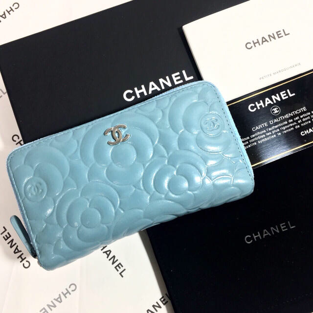 CHANEL(シャネル)のシャネル カメリア 小さめ財布 ミニジップ ターコイズブルー系  レディースのファッション小物(財布)の商品写真